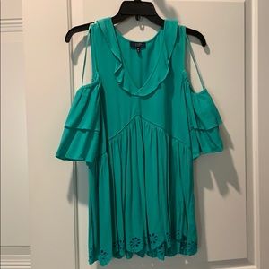 Cold shoulder top size M